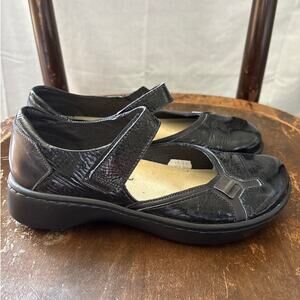 Naot Black Patent Leather Comfort Mary Jane Style Shoes Size 38 7